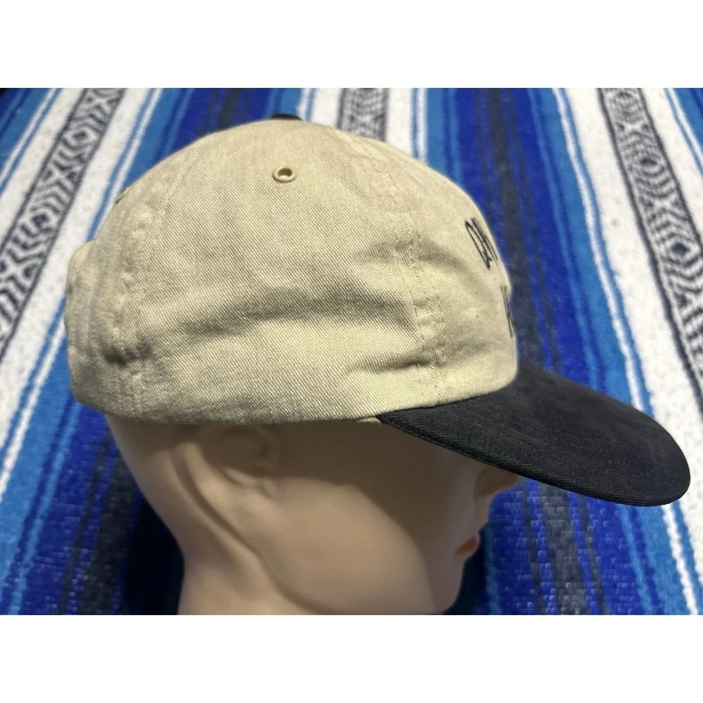 Vintage AmeriCap Que Pasa Hombre Made in USA Snapback Hat Beige Black